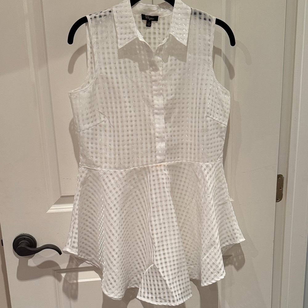 Cupio White Textured Sleeveless Blouse